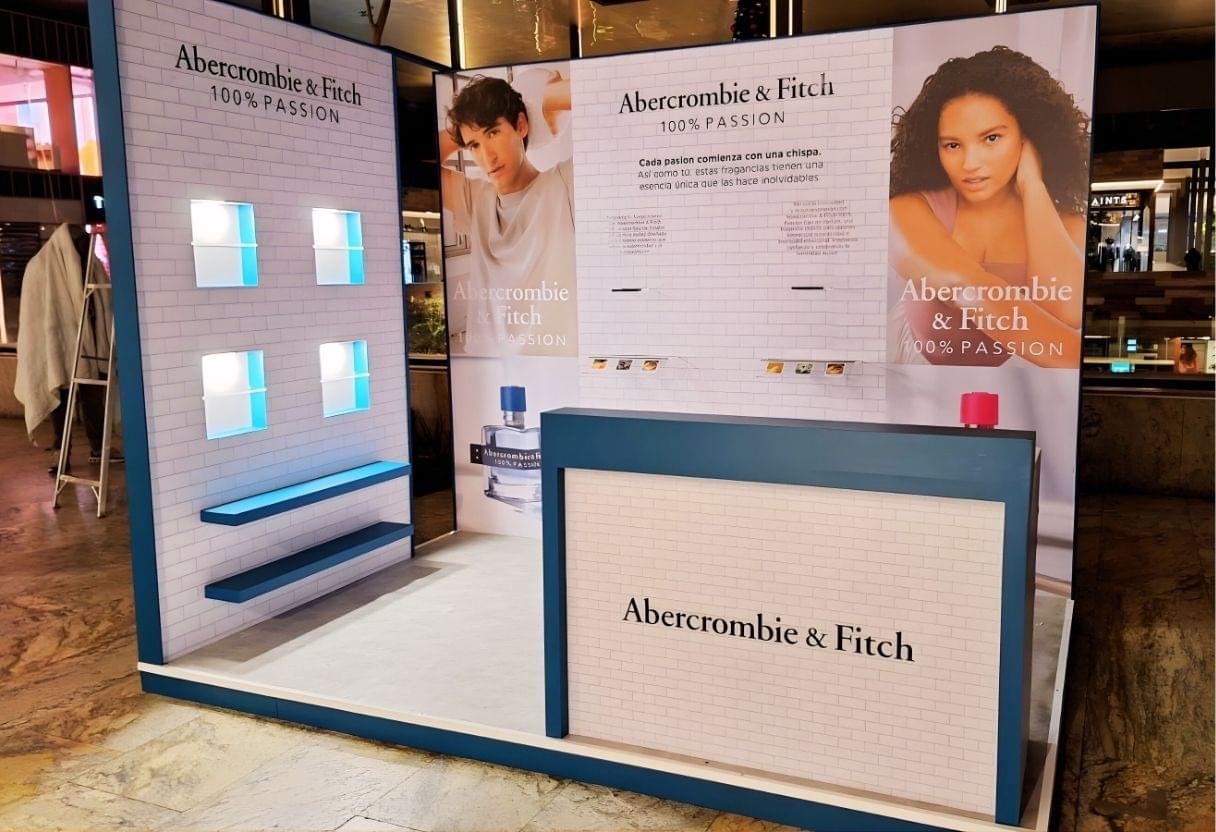 Stand personalizado de alto impacto montado por Mármol Rojo para expo comercial en CDMX